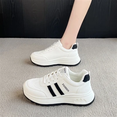 Ngành công nghiệp giày dép châu Âu vượt qua những thách thức bằng đổi mới công nghệ